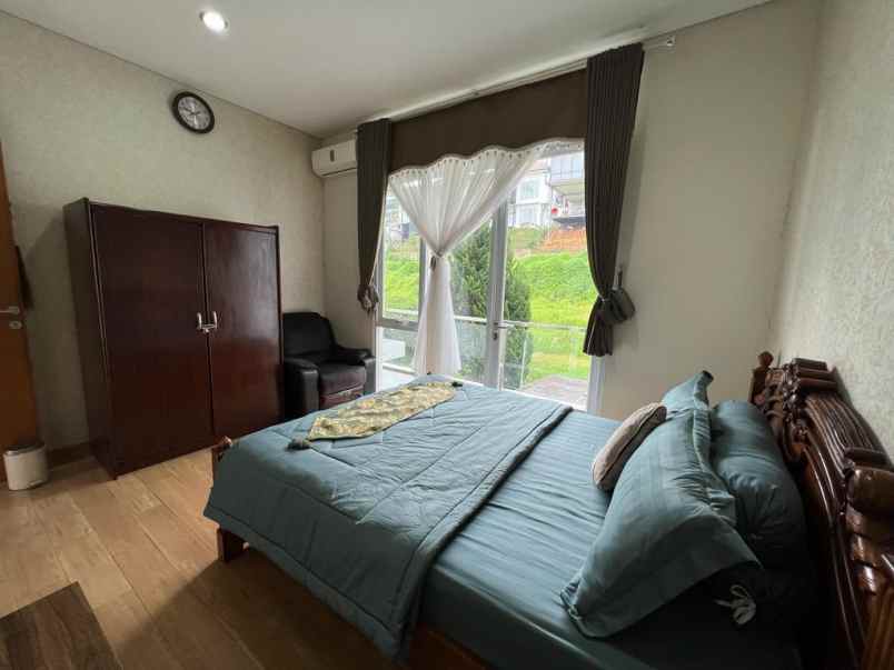 dijual rumah dago pakar