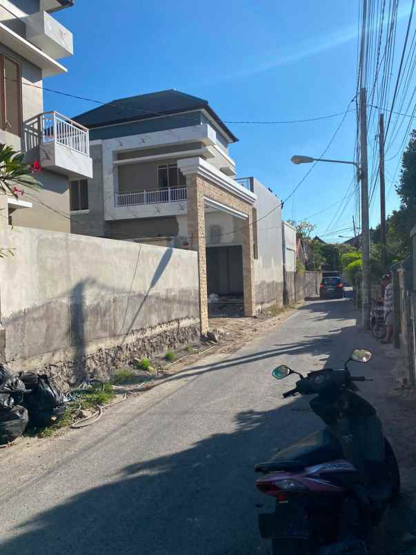 dijual rumah dan tanah lokasi jalan gandapura kesiman