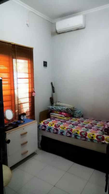 dijual rumah dekat graha raya