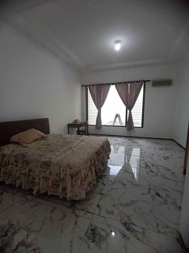 dijual rumah dharmahusada