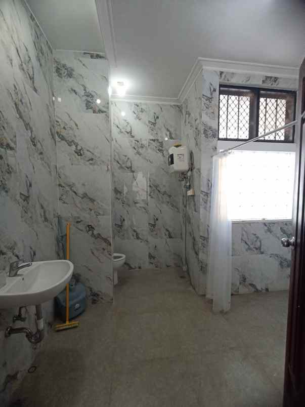 dijual rumah dharmahusada