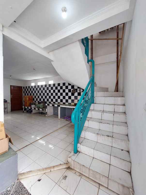 dijual rumah di cirendeu ciputat tangerang selatan
