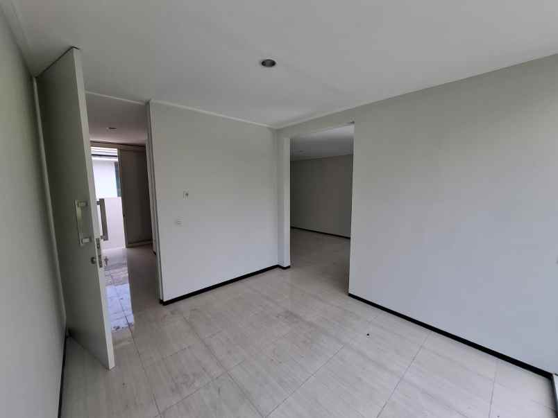 dijual rumah di citraland surabaya