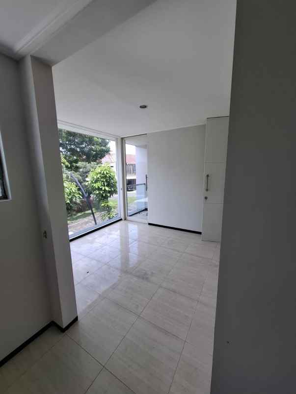 dijual rumah di citraland surabaya