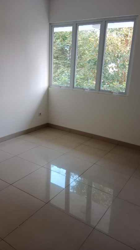 dijual rumah di cluster vernonia summarecon bekasi