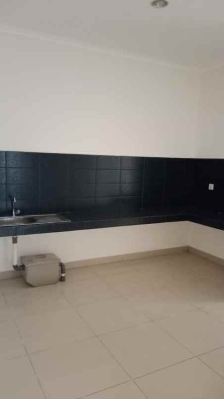 dijual rumah di cluster vernonia summarecon bekasi