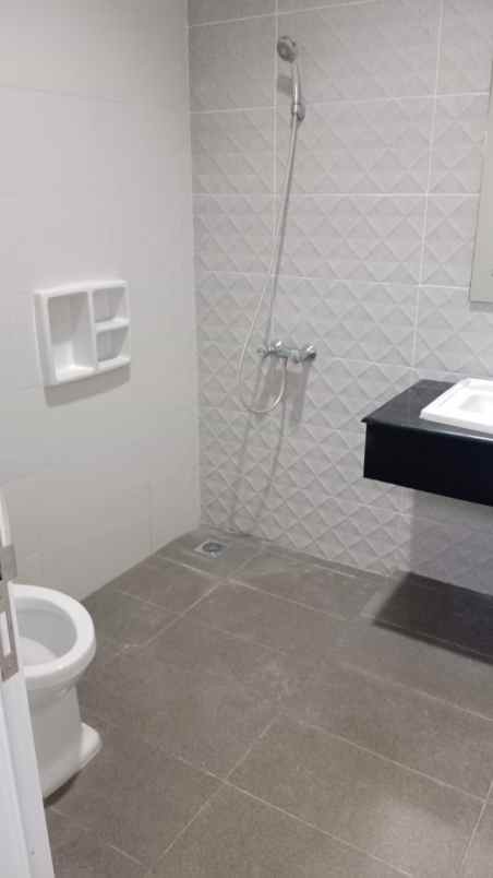 dijual rumah di cluster vernonia summarecon bekasi