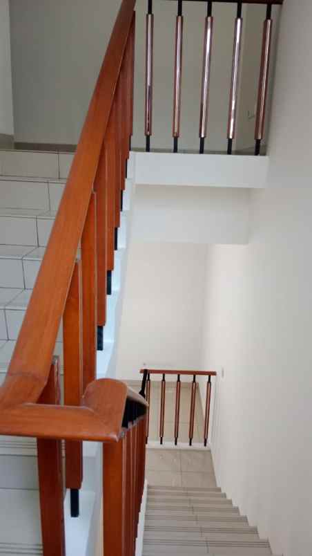 dijual rumah di cluster vernonia summarecon bekasi