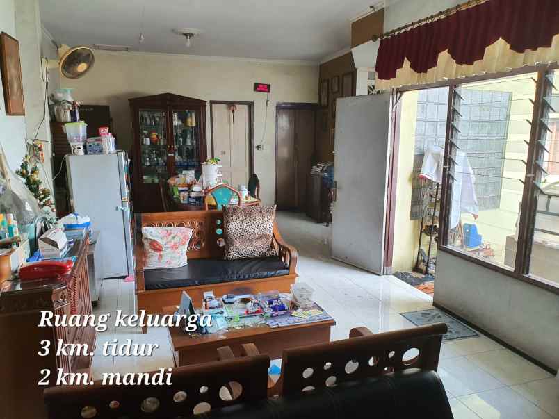 dijual rumah di jl s parman semarang