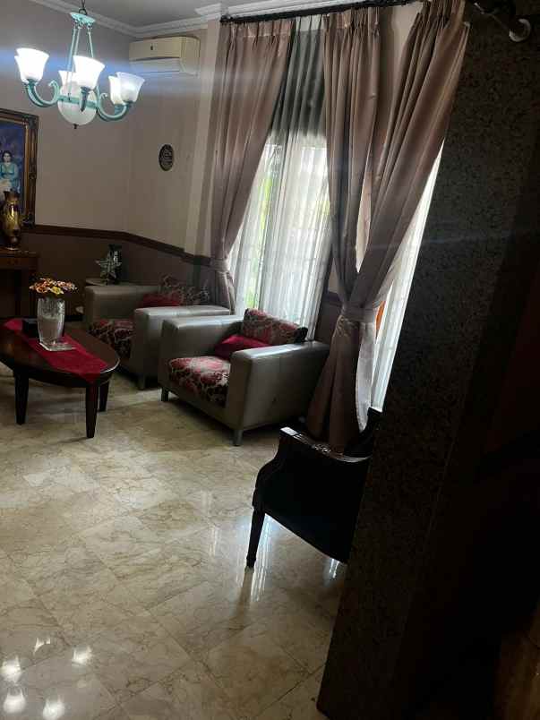 dijual rumah di tomang jakarta barat