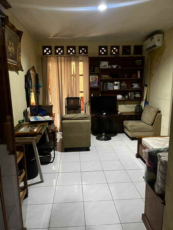 dijual rumah di tomang jakarta barat