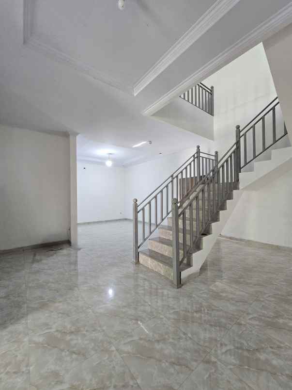 dijual rumah duren sawit