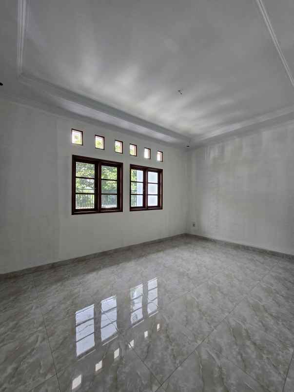 dijual rumah duren sawit