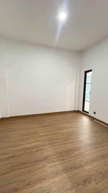 dijual rumah duta lestari