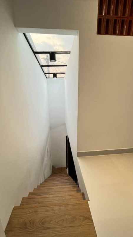 dijual rumah duta lestari