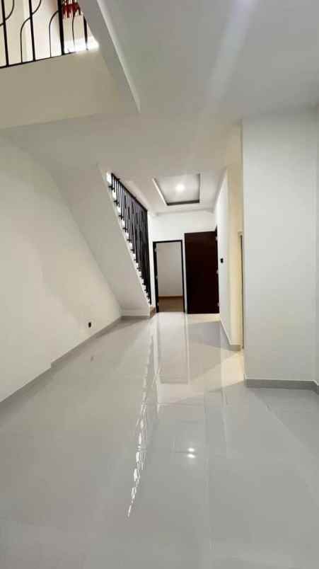 dijual rumah duta lestari