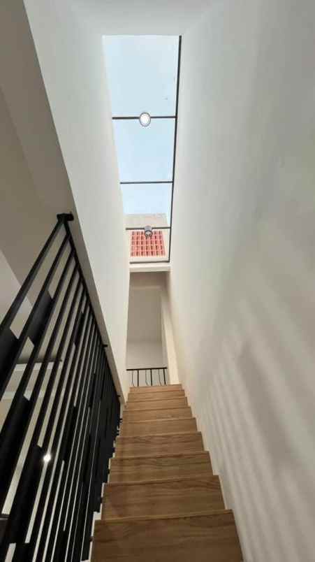 dijual rumah duta lestari