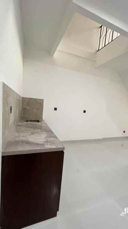 dijual rumah duta lestari