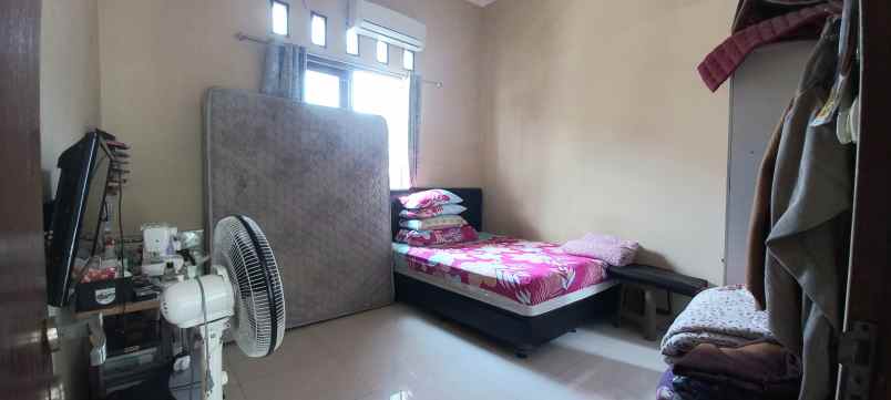 dijual rumah eksklusif dengan dua muka di duta harapan