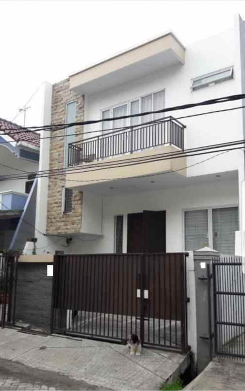 dijual rumah gading griya lestari