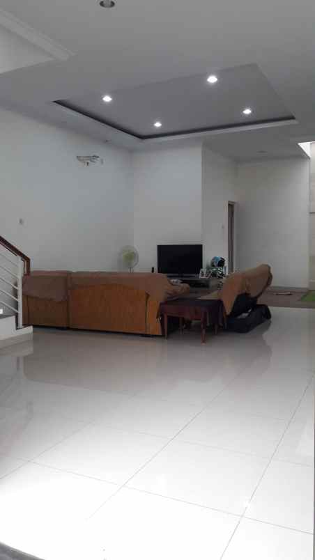 dijual rumah gading griya lestari