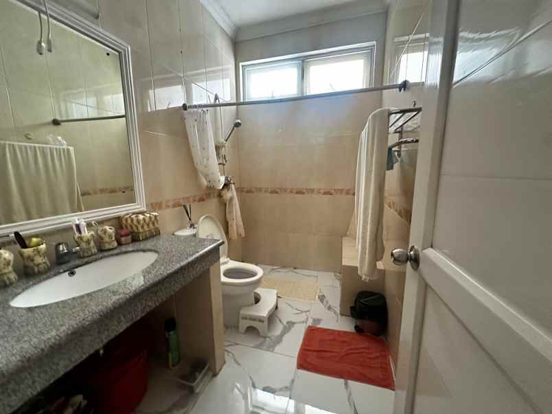 dijual rumah gading griya residence