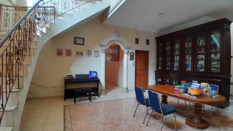 dijual rumah galur sari