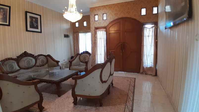 dijual rumah galur sari