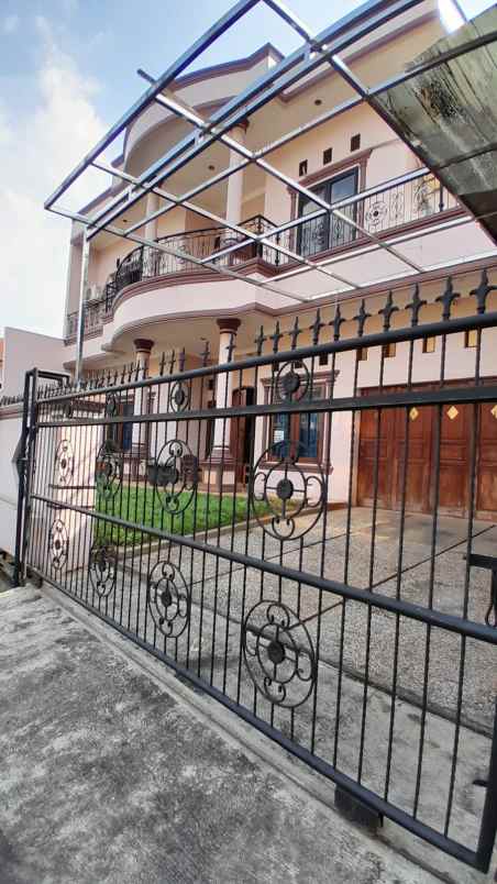 dijual rumah galur sari