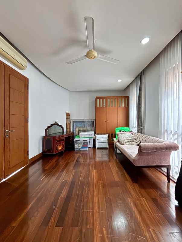 dijual rumah gandaria