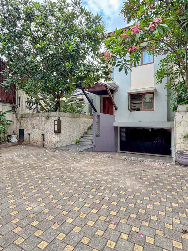 dijual rumah gandaria