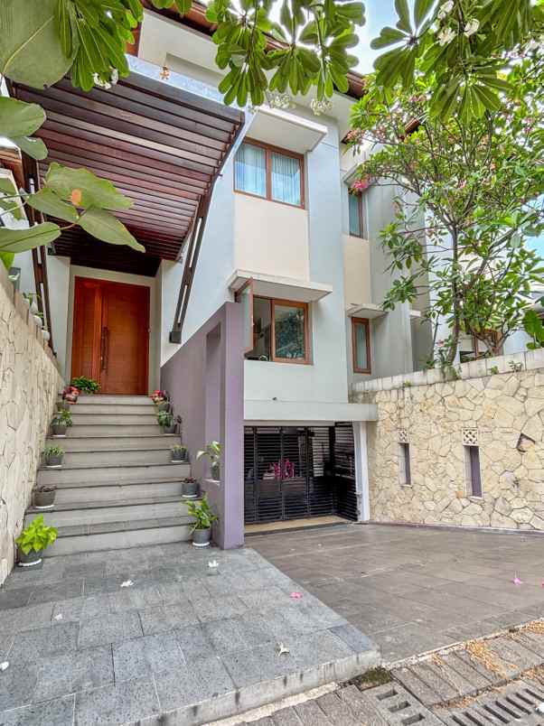 dijual rumah gandaria