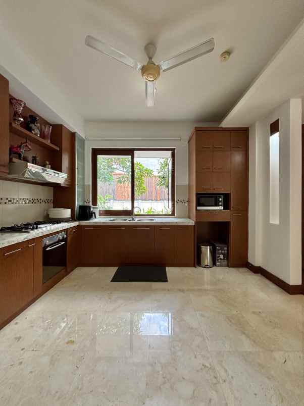 dijual rumah gandaria