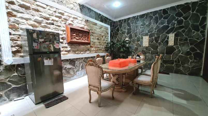 dijual rumah gandaria