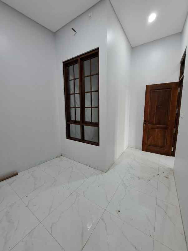 dijual rumah grafika