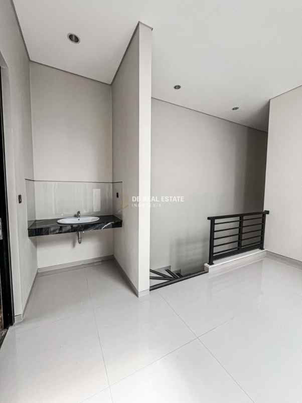 dijual rumah graha famili