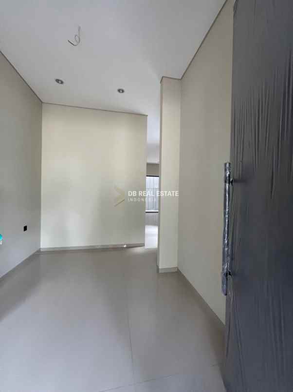 dijual rumah graha famili