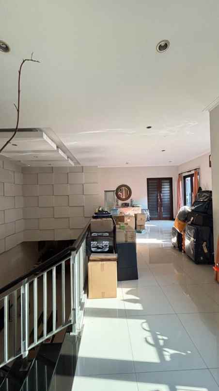 dijual rumah graha famili blok u