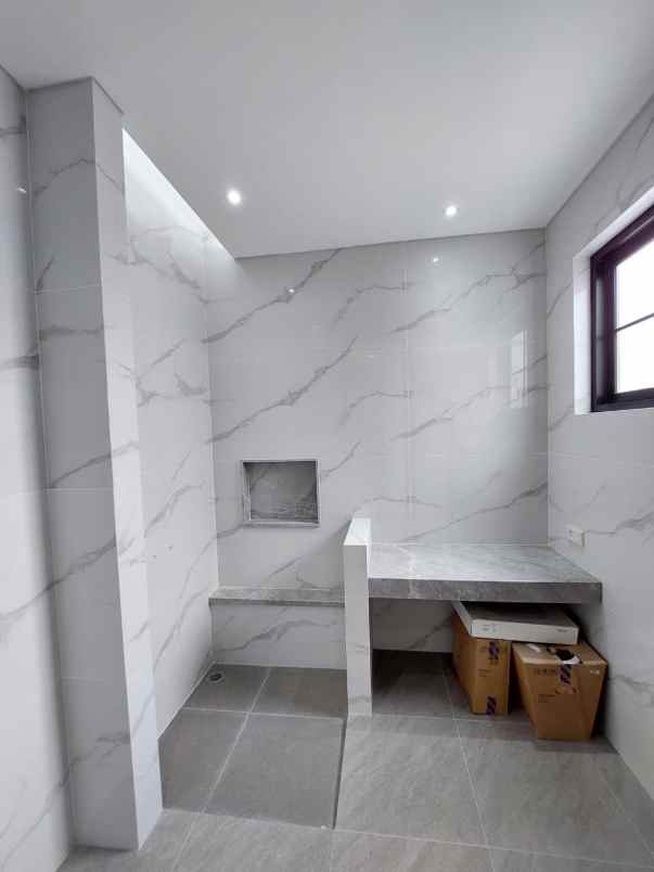 dijual rumah graha family