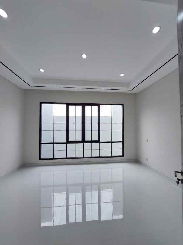 dijual rumah graha family