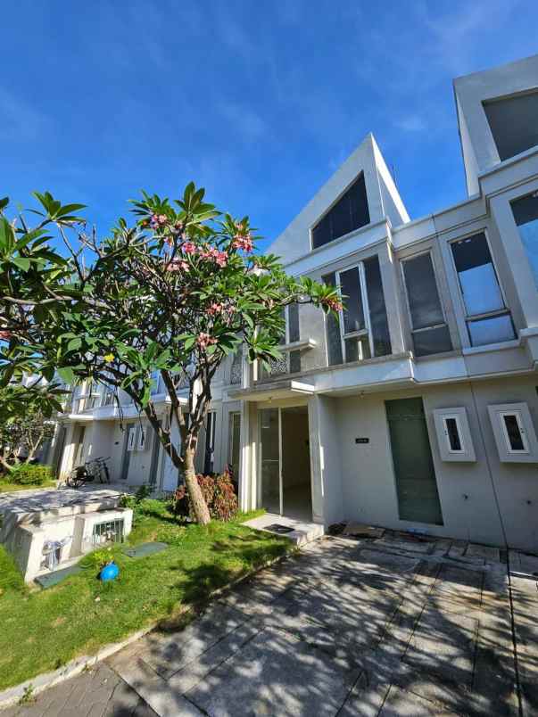 dijual rumah grand pakuwon