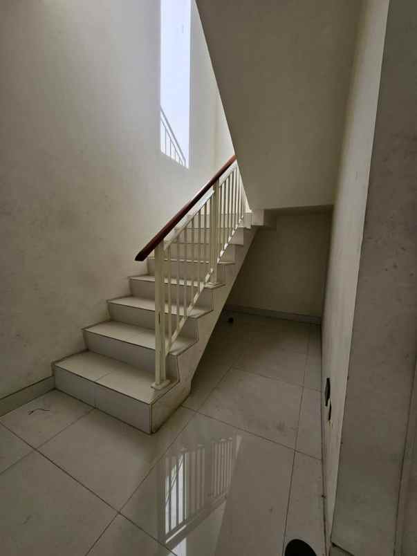 dijual rumah grand pakuwon tandes