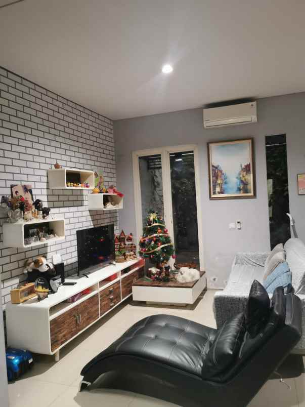 dijual rumah greenhill citraland