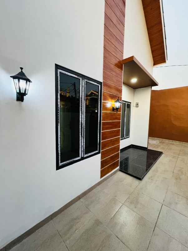 dijual rumah harapan indah