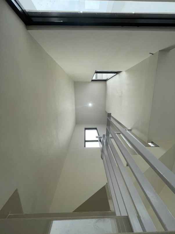 dijual rumah jalan alternatif kota