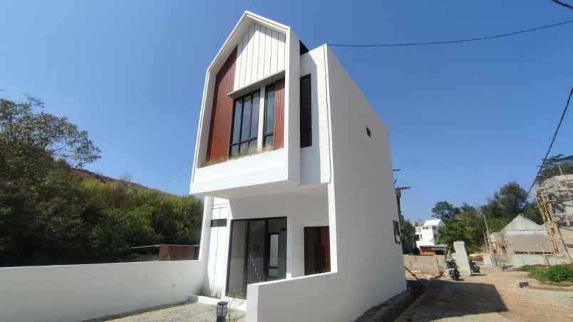 dijual rumah jalan alternatif kota