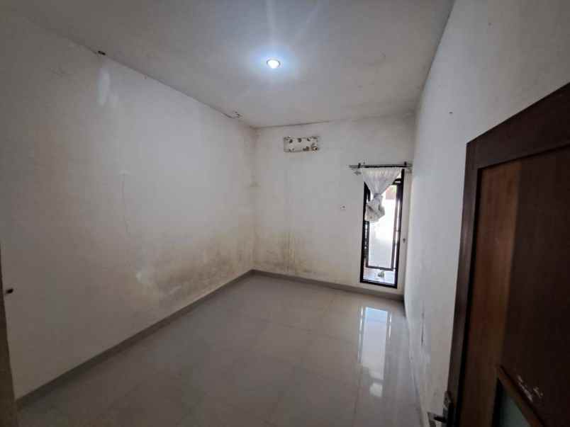 dijual rumah jalan alternatif kota