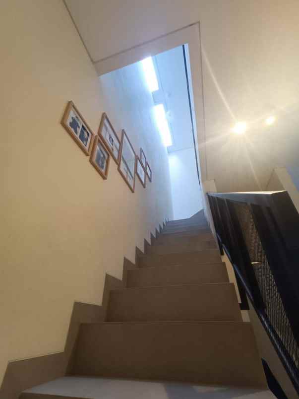dijual rumah jalan alternatif kota