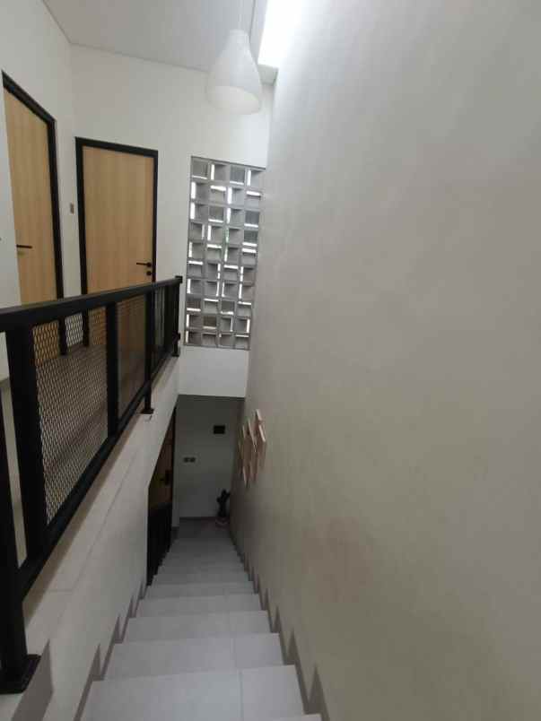 dijual rumah jalan alternatif kota