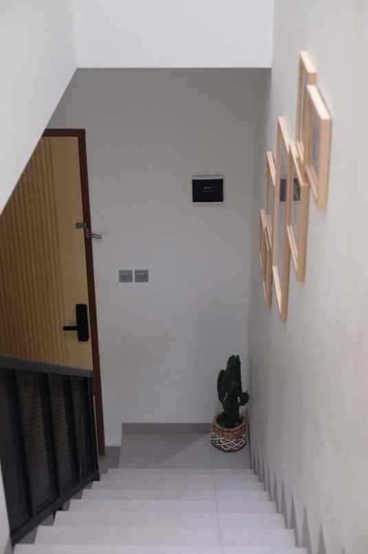 dijual rumah jalan alternatif kota